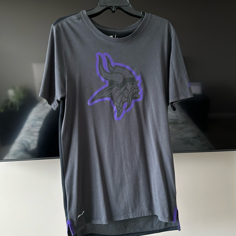 Nike Minnesota Vikings t-shirt in a Men’s size Small.  Dri-Fit great condition!